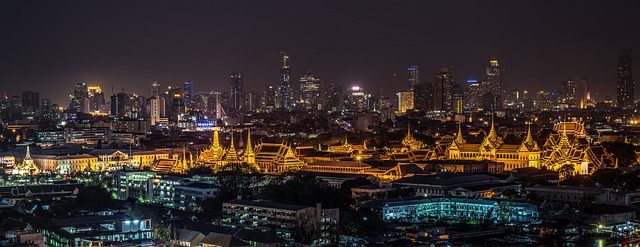 Stadt in Thailand am adend